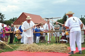  W młóceniu cepem ważny jest dobry rytm