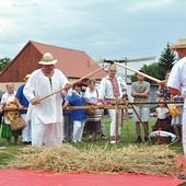  W młóceniu cepem ważny jest dobry rytm