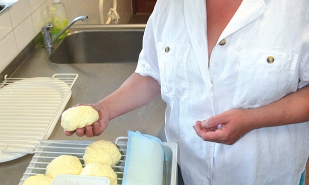  W prostej prasie sery nabierają kształtów