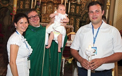 W zeszłym roku prosiliśmy z mężem w czasie pielgrzymki o córeczkę i dzisiaj są jej chrzciny – powiedziała Aneta Michalska