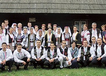 Wielopokoleniowych składów zespołów nie sposób było nie zauważyć. Na zdjęciu  zespół Piskavica z Bośni  i Hercegowiny 