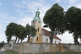  Poświęcony w 1760 r. kościół pw. św. Anny w Nowej Wsi został zbudowany dzięki staraniom bledzewskiego opata o. Józefa Loki