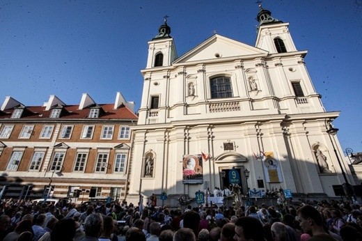 Z relikwiami bł. Matki Teresy