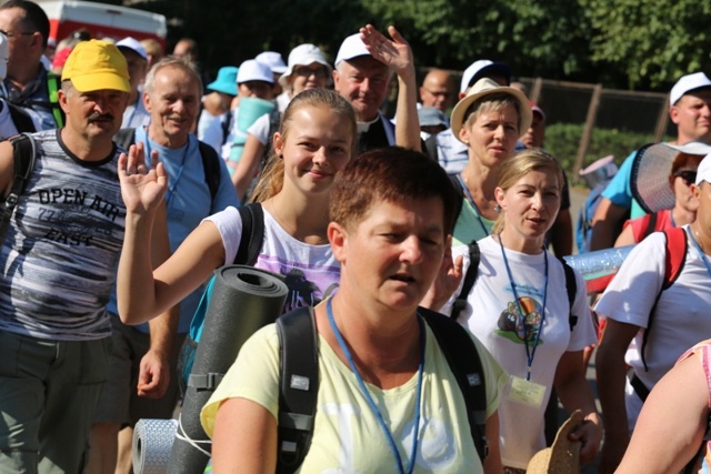 14. Pielgrzymka Dekanatu Czechowickiego w drodze na Jasną Górę