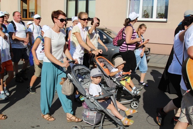 14. Pielgrzymka Dekanatu Czechowickiego w drodze na Jasną Górę