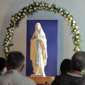 Kopia figury Matki Bożej z Lourdes zostanie w parafii św. Teresy Benedykty od Krzyża do niedzieli 