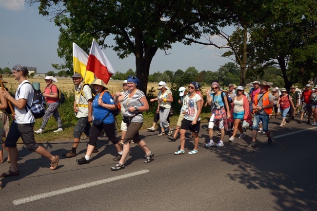 Opoczyńska kolumna pieszej pielgrzymki diecezji radomskiej