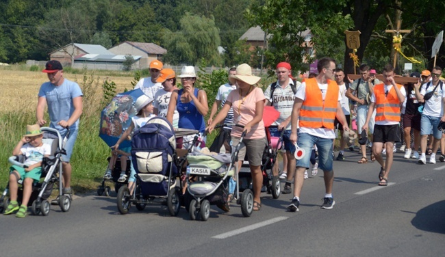 Opoczyńska kolumna pieszej pielgrzymki diecezji radomskiej