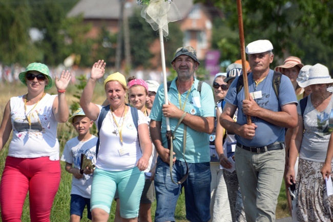 Opoczyńska kolumna pieszej pielgrzymki diecezji radomskiej