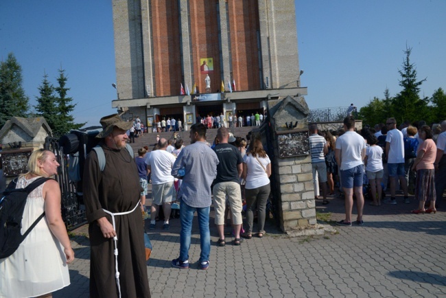 Opoczyńska kolumna pieszej pielgrzymki diecezji radomskiej