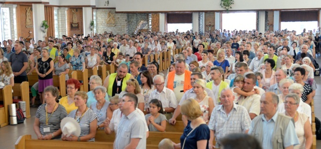 Opoczyńska kolumna pieszej pielgrzymki diecezji radomskiej