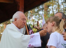 Podczas drog każdego dnia pielgrzymi karmią się Ciałem Pańskim