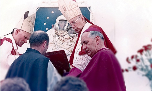 Wielkim wydarzeniem w 400-letniej historii sanktuarium była koronacja obrazu 10 sierpnia 1975 roku. Prymas Wyszyński nałożył wówczas koronę na głowę Dzieciątka Jezus, zaś głowę Matki Bożej ukoronował metropolita krakowski kard. Karol Wojtyła