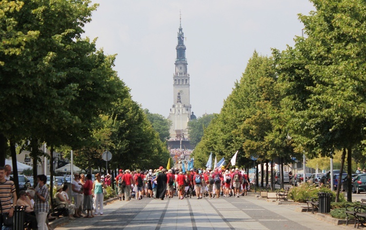 Ostatnie metry do kaplicy Matki Bożej Jasnogórskiej