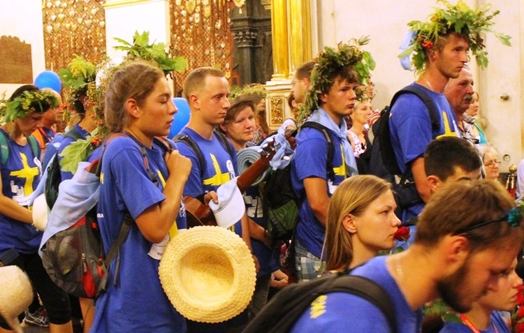 Pielgrzymi bielsko-żywieccy przed ikoną Matki Bożej Jasnogórskiej - cz. 1