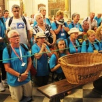 Pielgrzymi bielsko-żywieccy przed ikoną Matki Bożej Jasnogórskiej - cz. 1