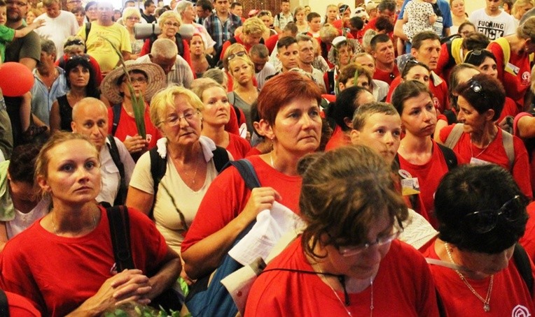 Pielgrzymi bielsko-żywieccy przed ikoną Matki Bożej Jasnogórskiej - cz. 2