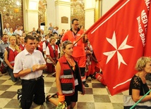 Pielgrzymi bielsko-żywieccy przed ikoną Matki Bożej Jasnogórskiej - cz. 2