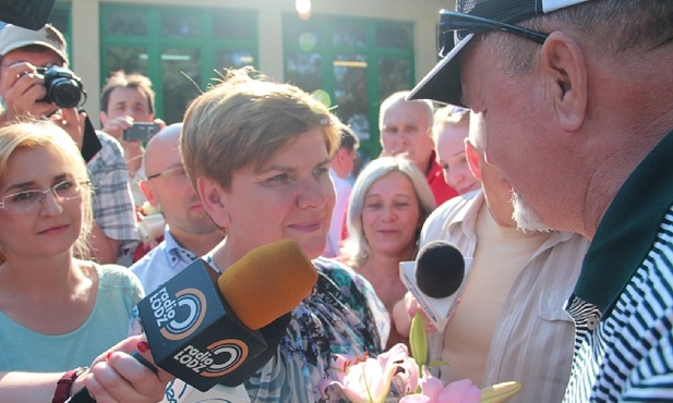 PiS ciąglę w górę, a inni...