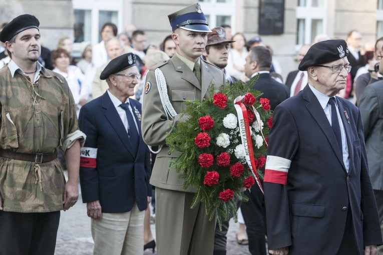 Hołd dla ofiar czołgu-pułapki