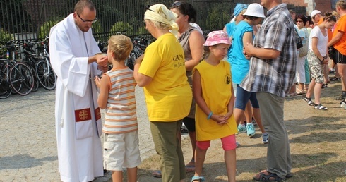 Udział w Mszy św. na szczycie Jsnej Góry zakończył tegrooczne piesze pielgrzymowanie na Jasną Górę