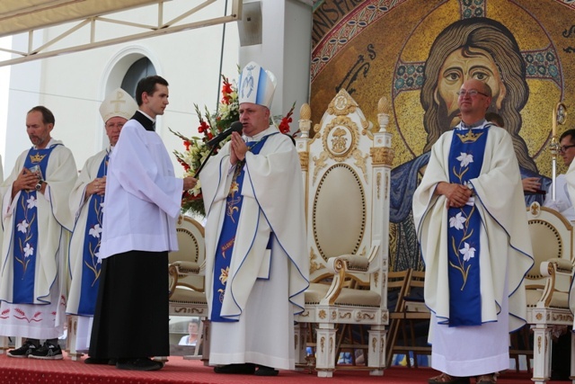 Młodzi pielgrzymi bielsko-żywieccy zawierzeni Maryi