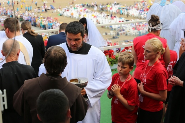 Młodzi pielgrzymi bielsko-żywieccy zawierzeni Maryi