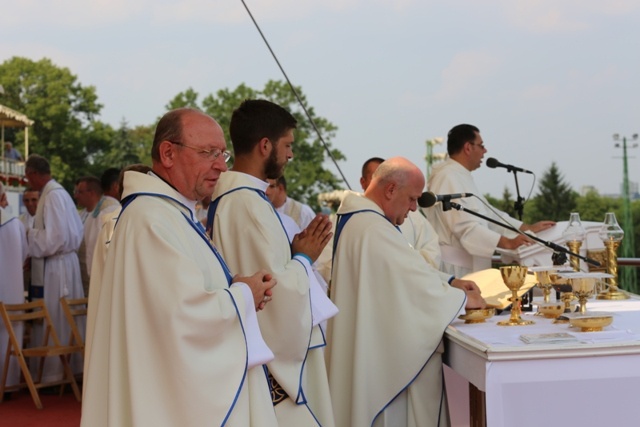 Młodzi pielgrzymi bielsko-żywieccy zawierzeni Maryi