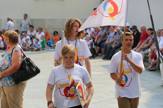 Młodzi pielgrzymi bielsko-żywieccy zawierzeni Maryi