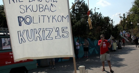 Politykom smakują ośmiorniczkii! Za nasze pieniądze! - ironizowali przedstawiciele Ruchu Kukiza