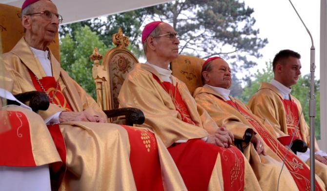 Dar dwóch biskupów pomocniczych