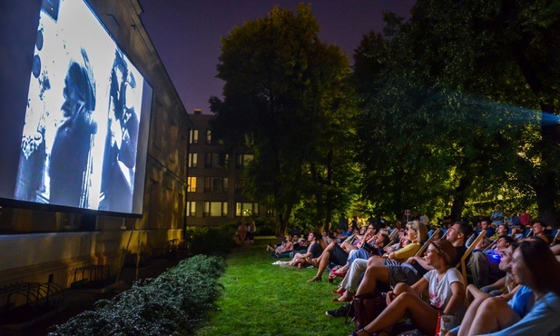 Filmy w sejmowych ogrodach