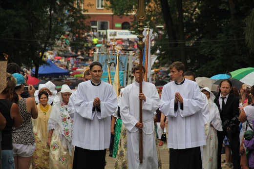 Kobiety i dziewczęta u Matki Bożej Piekarskiej, cz. 2