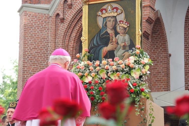 Kobiety i dziewczęta u Matki Bożej Piekarskiej, cz. 2