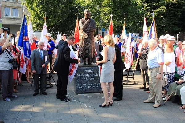 Odsłonięcie pomnika Anny Walentynowicz