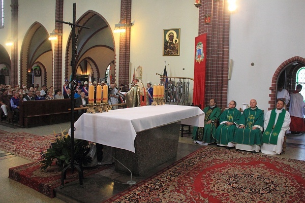 Wprowadzenie relikwii bł. ks. Jerzego do kościoła św. Franciszka
