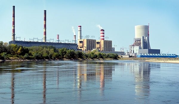 Elektrownia Kozienice jest chłodzona wodą z Wisły. Wyższa temperatura wody w rzece ogranicza możliwości chłodzenia bloków energetycznych