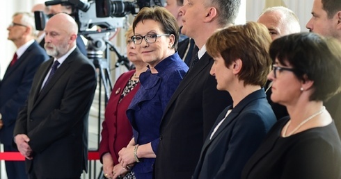 Rząd punktuje na wyjeździe
