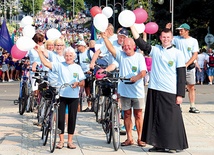  Z każdym rokiem przybywa grup przyjeżdżających na Jasną Górę na rowerach