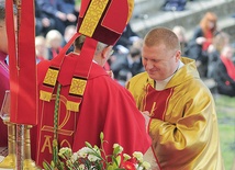  Misjonarz krzyż misyjny otrzymał z rąk nuncjusza apostolskiego