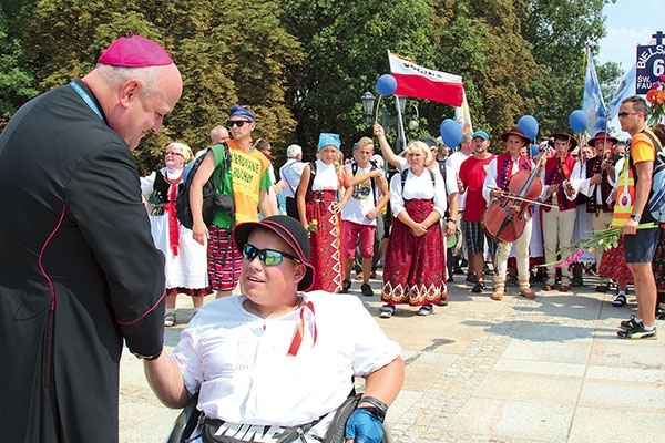  Na Jasnej Górze pątników witał bp Piotr Greger, księża i samorządowcy