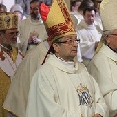 Powyżej: Prośbę o modlitwę za chorego biskupa wystosował też ordynariusz diecezji legnickiej