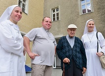  Siostry uczennice to solidne wsparcie dla ks. Pawła Łabudy w trosce o starszych kapłanów