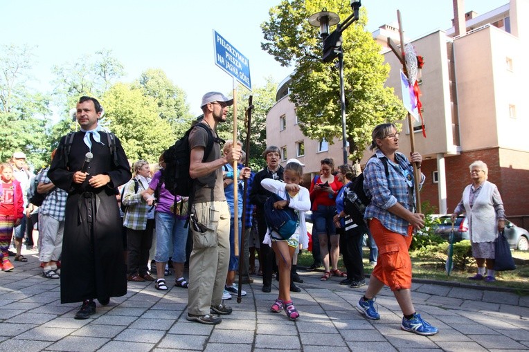 Pierwsze metry Gliwickiej Pieszej Pielgrzymki na Jasną Górę