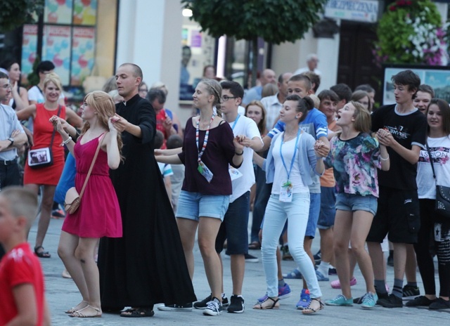 Muzyka i taniec na 200. urodziny św. Jana Bosko w Oświęcimiu