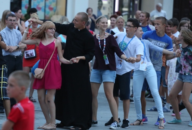 Muzyka i taniec na 200. urodziny św. Jana Bosko w Oświęcimiu