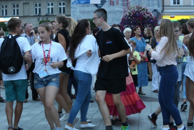 Na rynku zatańczyli dla ks. Bosko wszyscy...