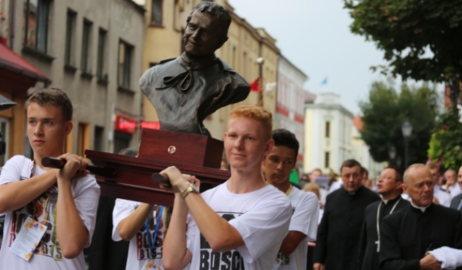 Z relikwiarzem św. Jana Bosko młodzi wyruszyli na czele Marszu Radości przez Oświęcim