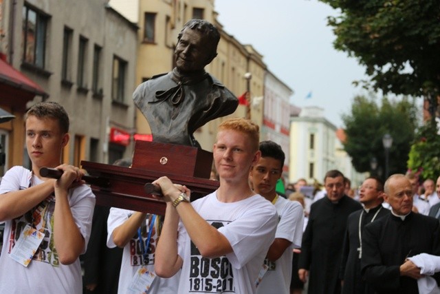Z relikwiarzem św. Jana Bosko młodzi wyruszyli na czele Marszu Radości przez Oświęcim