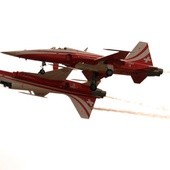 Popisowy fragment pokazu szwajcarskiej grupy akrobacyjnej „Patrouille Suisse”